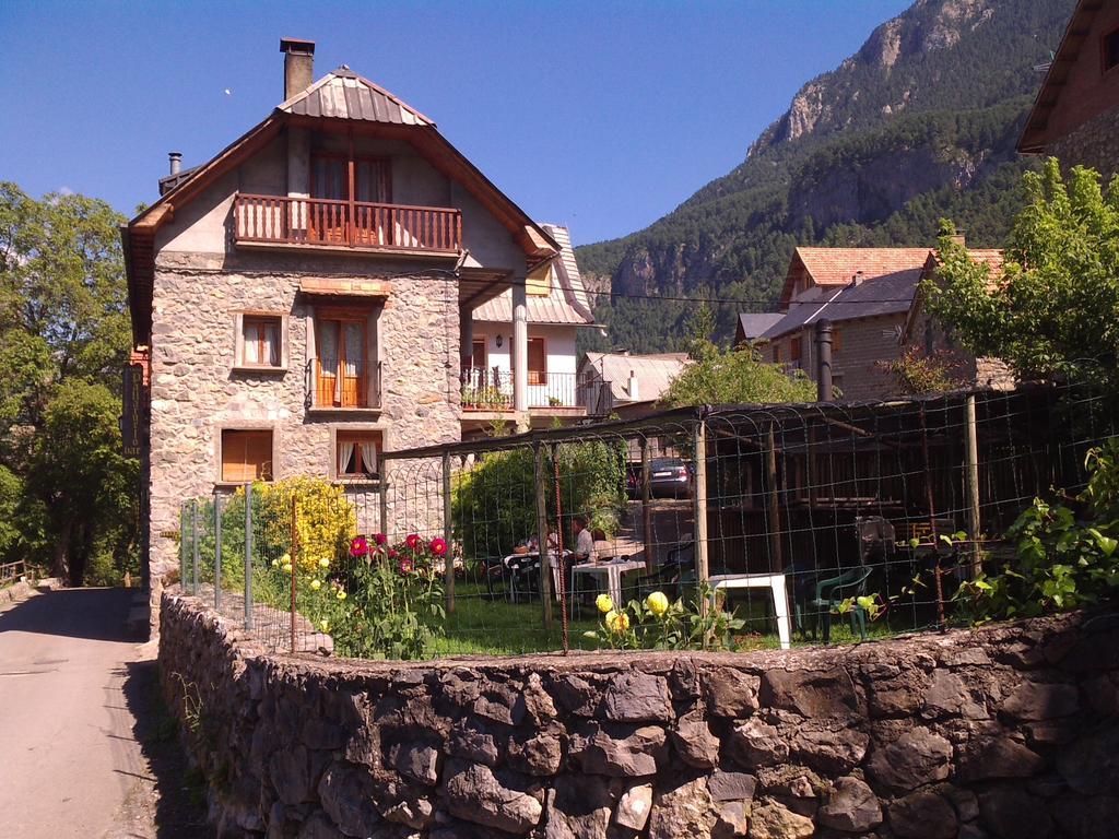 Pension Pallaruelo Saravillo Chambre photo