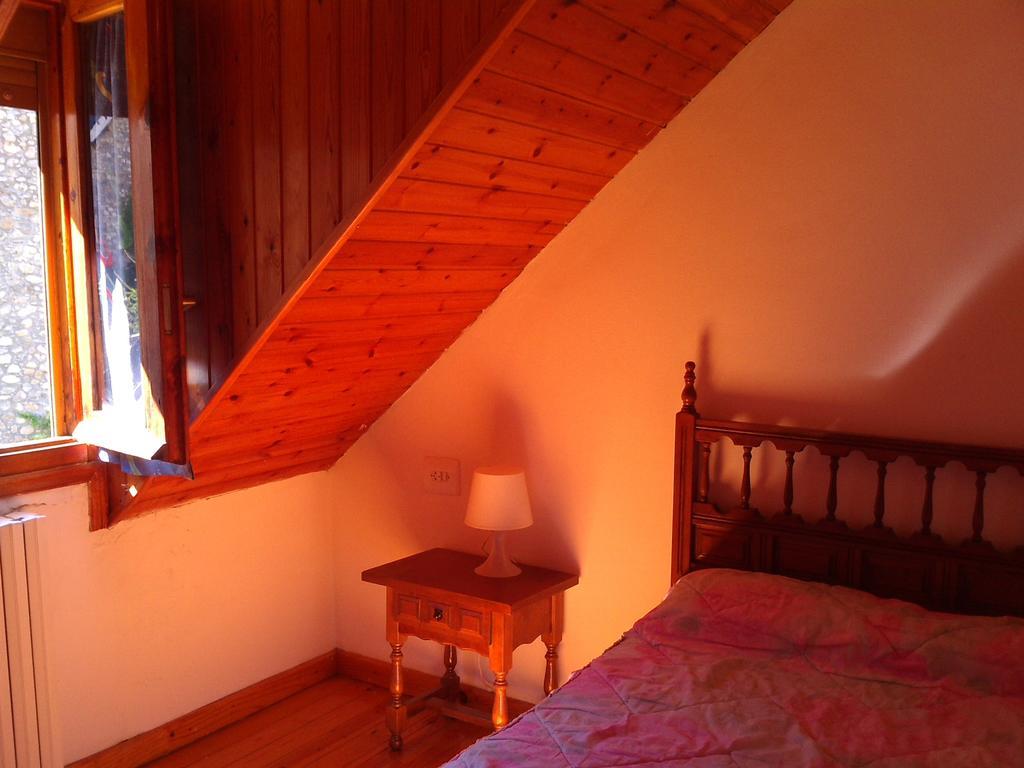 Pension Pallaruelo Saravillo Chambre photo